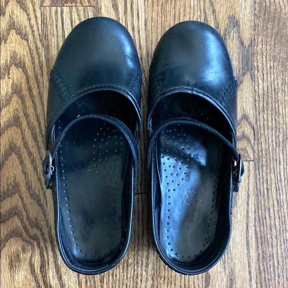 Black leather Dansko Mary Jane clogs, size 37. GUC, some scuffs on toes - Picture 1 of 14